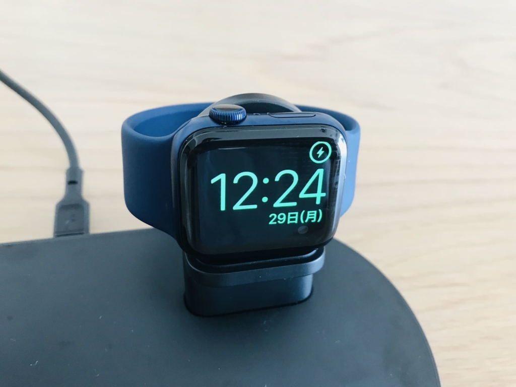 AUKEY 3-in-1 Wireless Station でApple Watchを充電